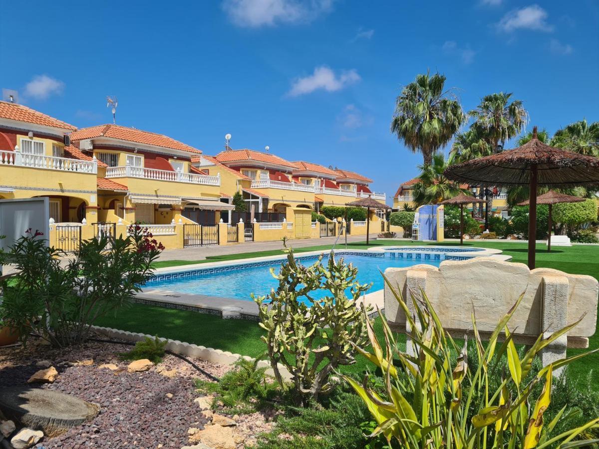 2 Bedroom Property In Closed Urbanisation Torrevieja Exterior foto