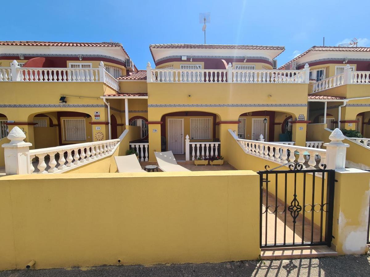 2 Bedroom Property In Closed Urbanisation Torrevieja Exterior foto
